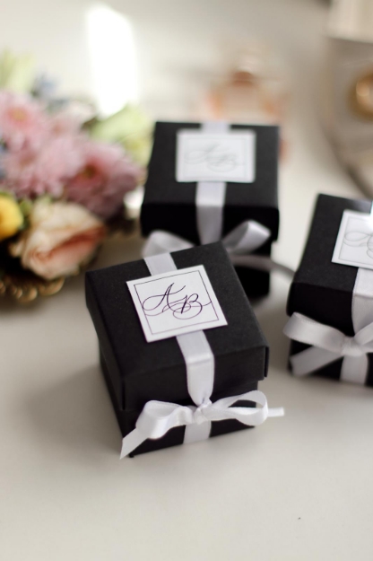 Mini Siyah Kutu resmi