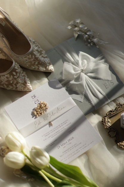 Gri Sedef Adel resmi