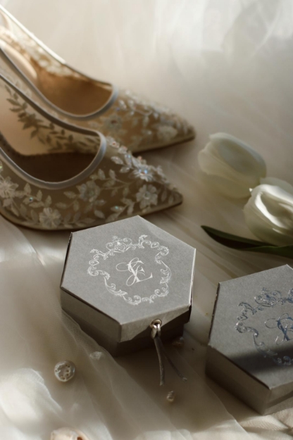 Gri Altıgen Kutulu Lotus Hediyelik resmi