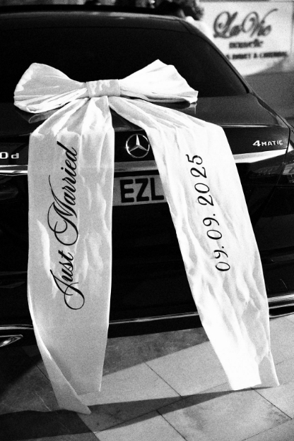 Araba Just Married Kurdele resmi