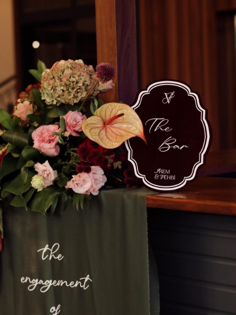 Victoria The Bar resmi