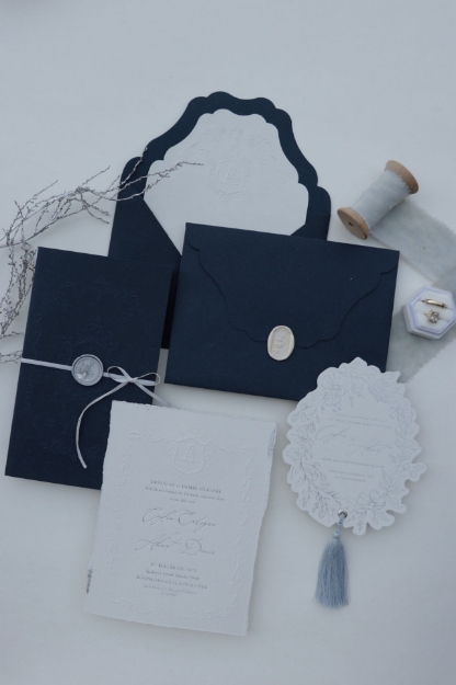 Lavy Blue Lapel resmi