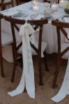 Bride & Groom dikişli sandalye kurdelesi resmi
